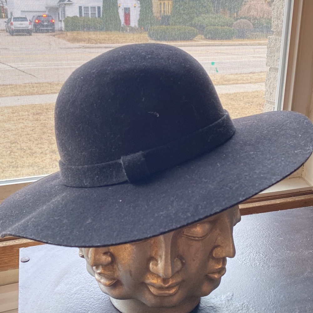 Floppy hat - Picture 2 of 2